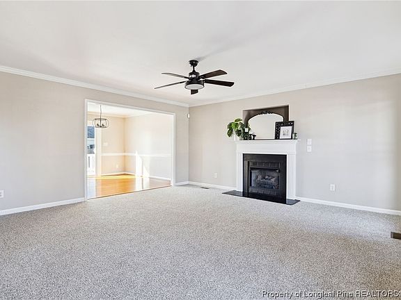 5th image of 806 Danelaw Dr