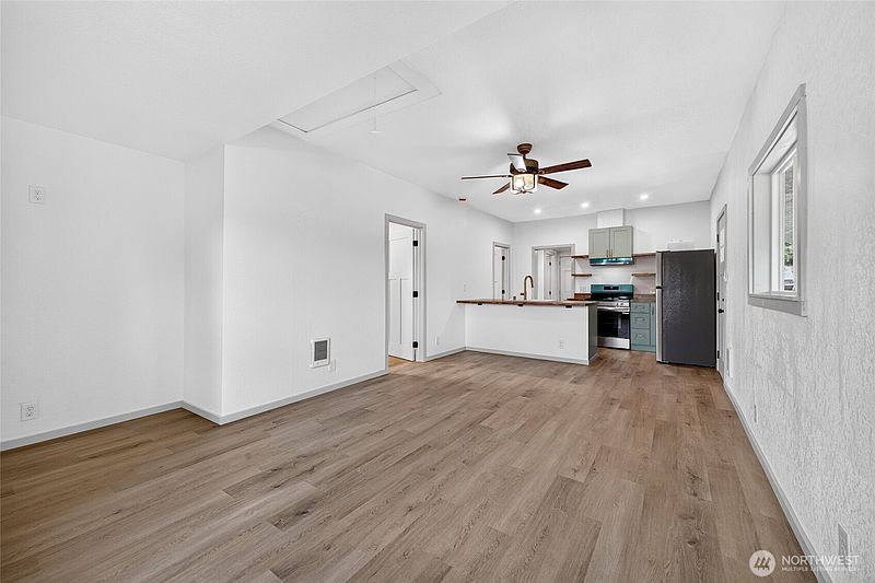 4th image of 8633 S Thompson Avenue