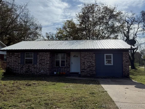 404 NW F St, Stigler, OK 74462