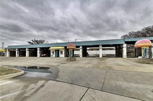1st image of 601 W Arkansas Ln