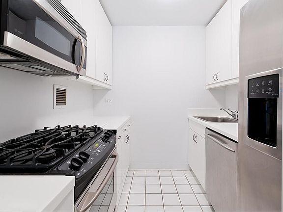 3rd image of 330 E 38th St APT 26Q