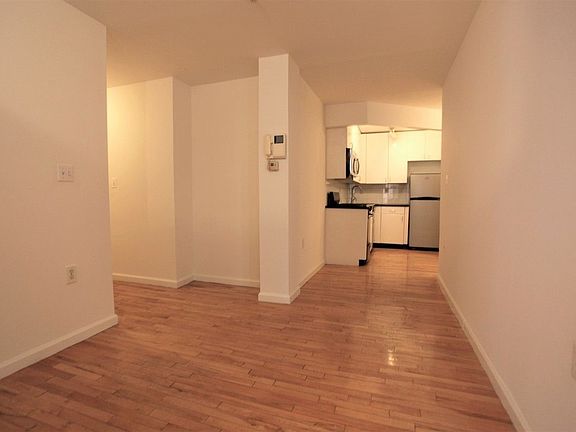2nd image of 49 Ludlow St #D2