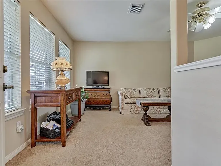 306 Moonwalk St — Photo 4
