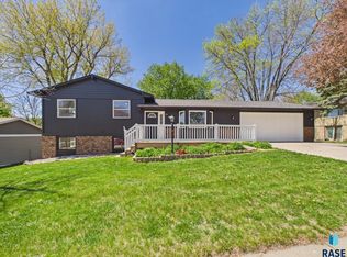 2405 S Stephen Ave, Sioux Falls, SD 57103