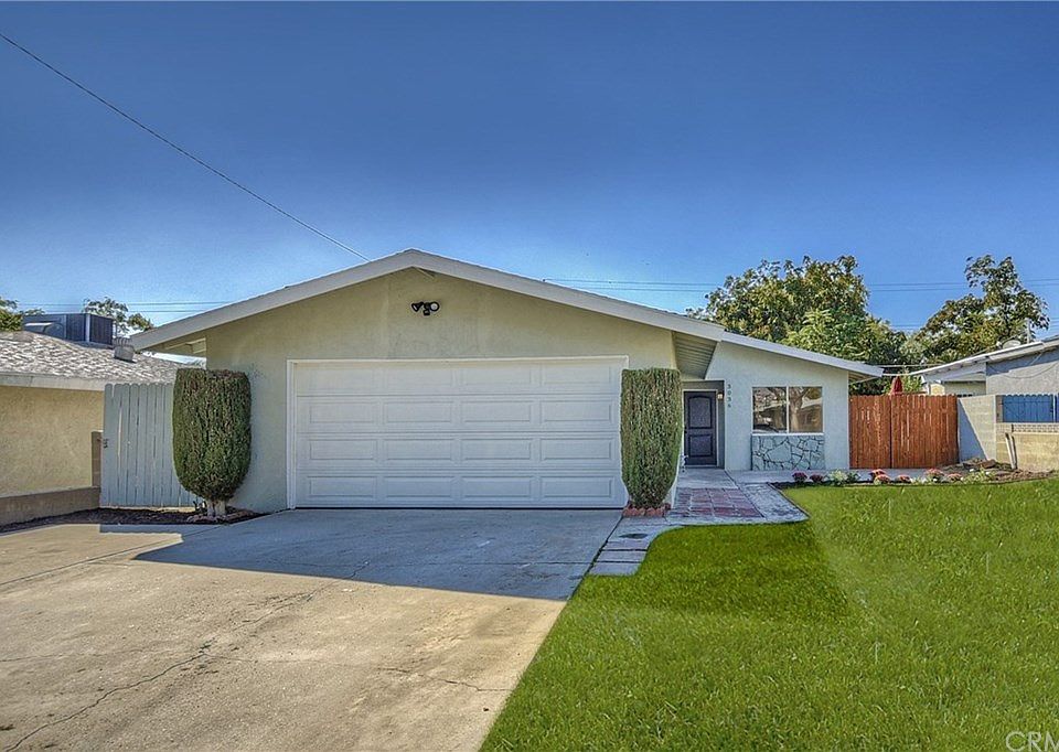 1st image of 3036 N Alameda Ave