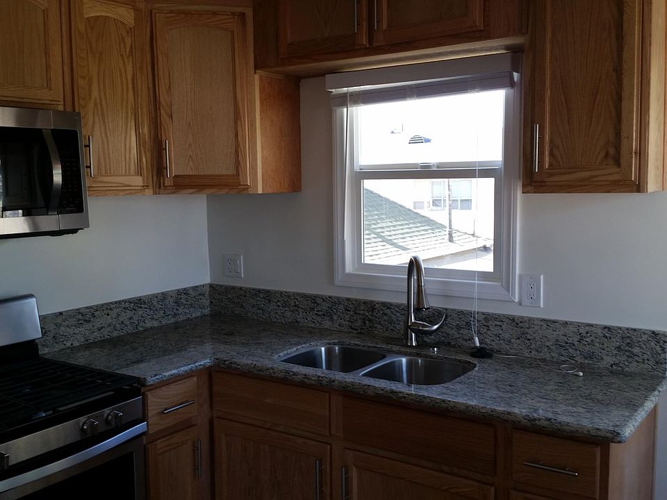 1st image of 1635 E 4th St APT 6