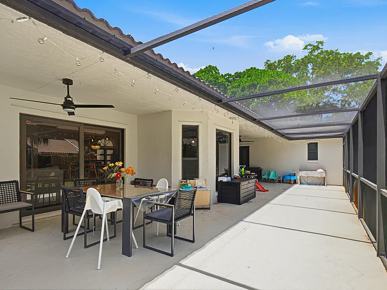 10027 NW 56th Ct — Photo 40