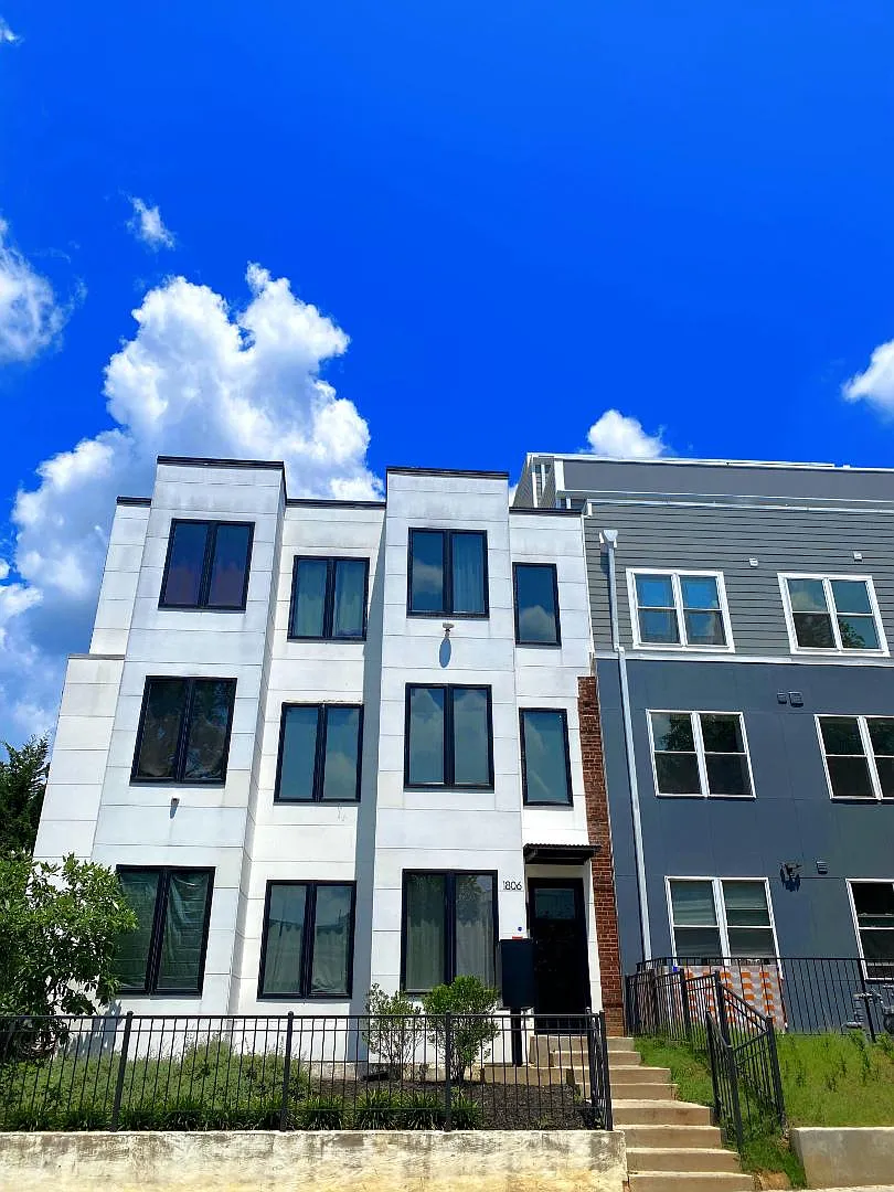 1806 St NE - 10 — Photo 4
