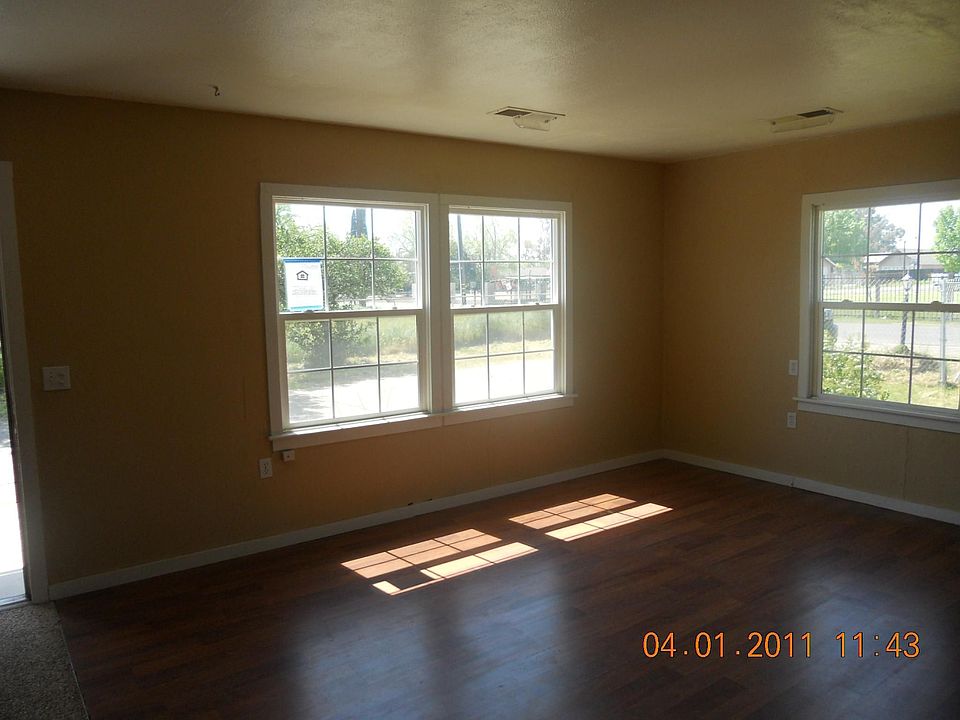 2nd image of 1564 N Blythe Ave