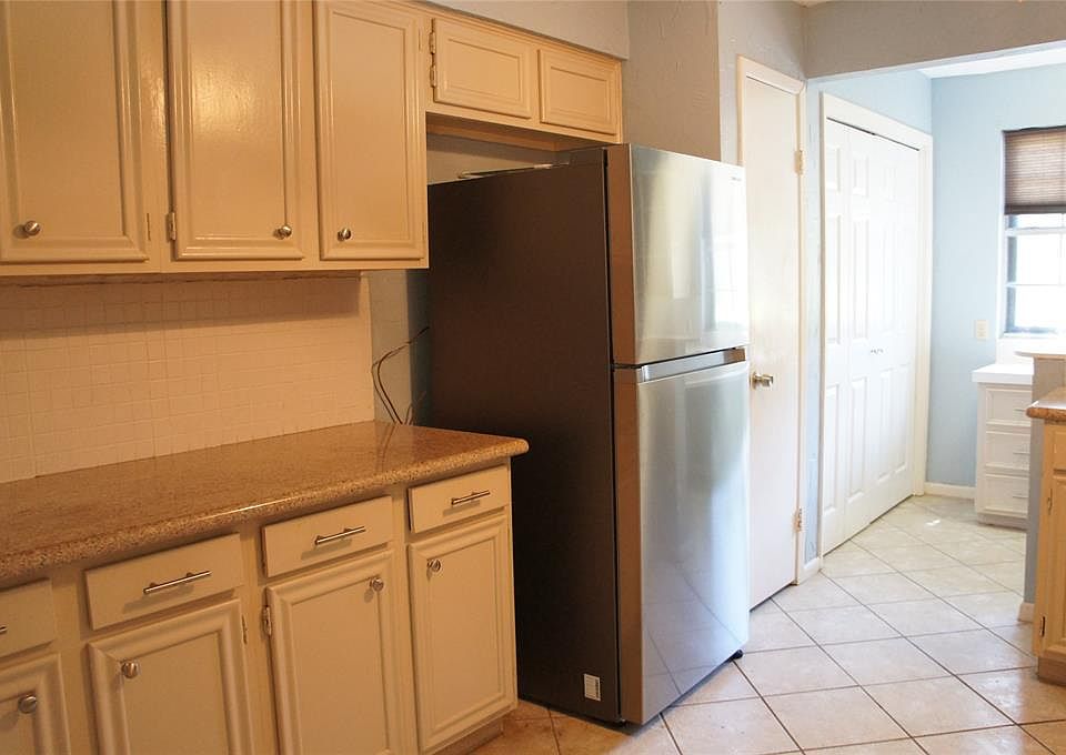 1st image of 2115 Oleander Dr #D-25