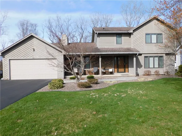 364 Cedar Creek Trl, Rochester, NY 14626