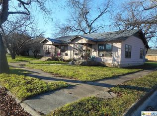 302 S Walnut St, Lampasas, TX 76550
