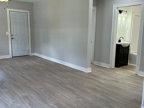 4th image of 223 Herbert Ave