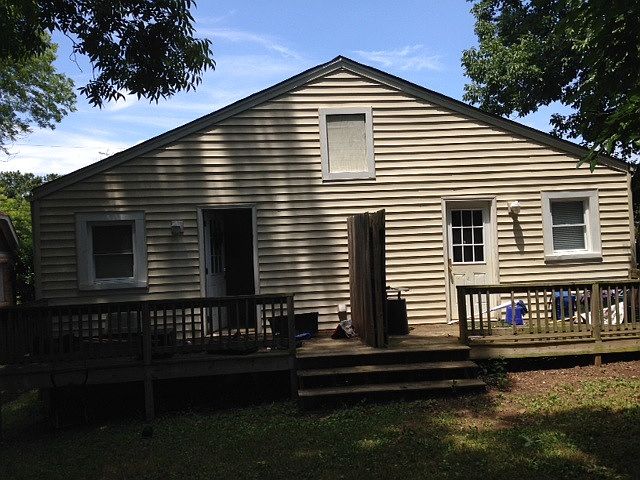 2nd image of 1119 Fries St