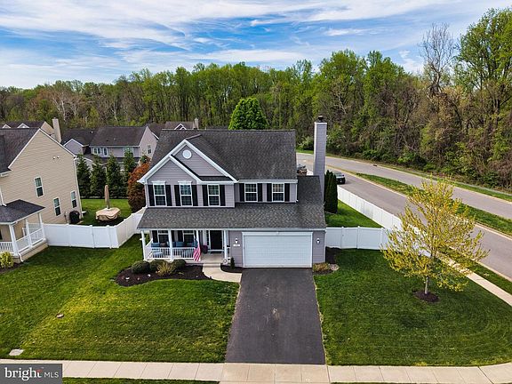 3rd image of 102 Fair Brook Way