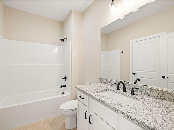 5th image of 2922 Discovery Dr NW #101