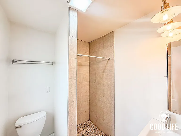 Studio in City Heights with Granite Kitchen, Ceiling Fan & Private Setting — Photo 6