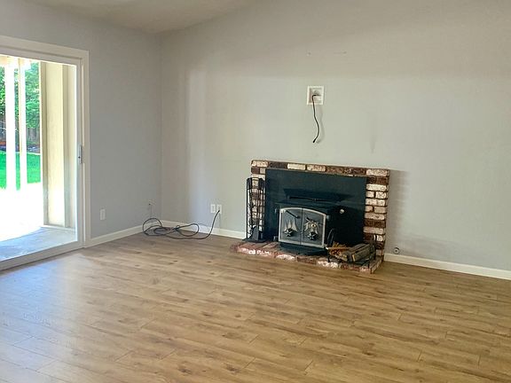 2nd image of 820 Lombard Way