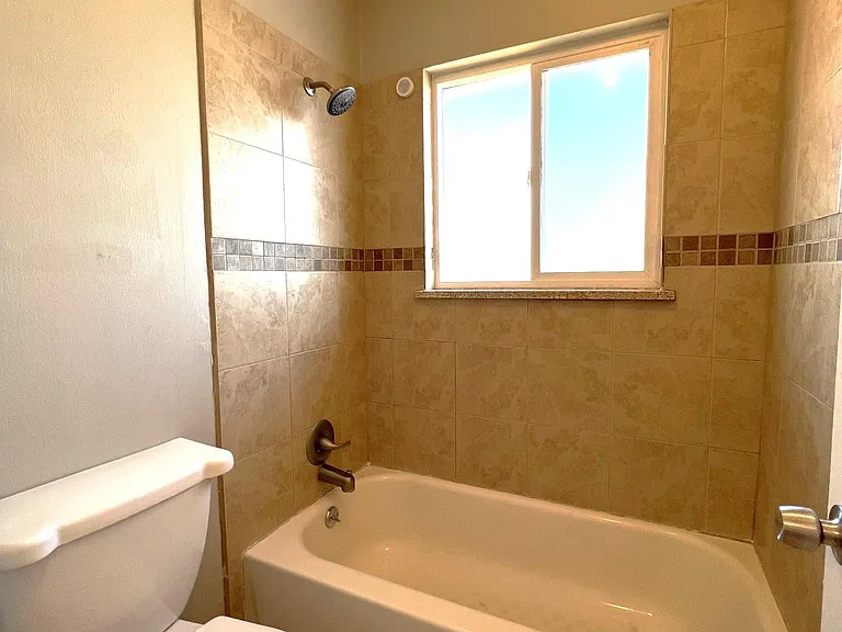 5858 Pierson St — Photo 15