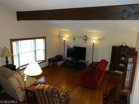 3rd image of 9586 Greenway Dr