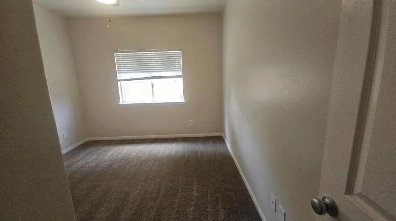 5 bed, 3.5 bath, 3186 sqft, $5,000 — Photo 4