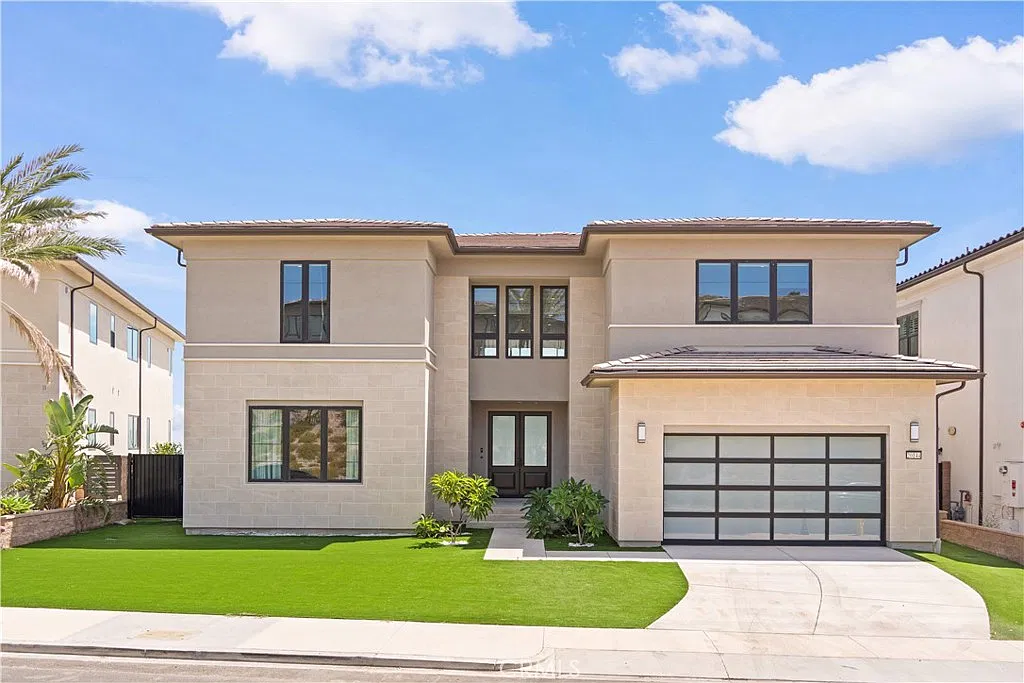 5 bed, 5.5 bath, 4998 sqft, $11,800 — Photo 2