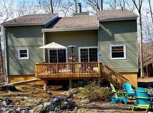 108 Eton Ct, Bushkill, PA 18324