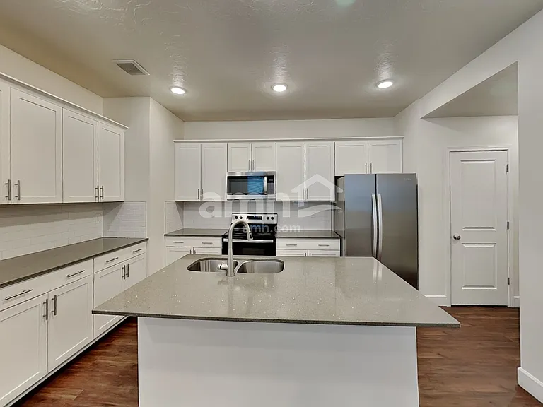 1278 Village Green Trl — Photo 3