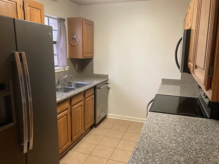 304 Rayburn St — Photo 6