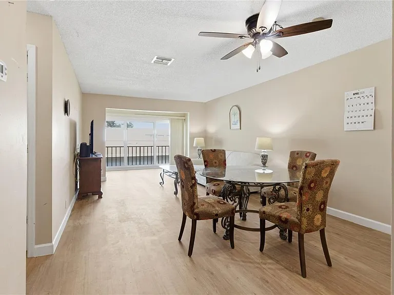 2060 Marilyn St #207 — Photo 7