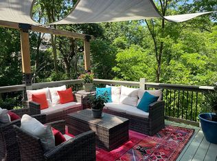 5716 Meadow Lk, Parkville, MO 64152