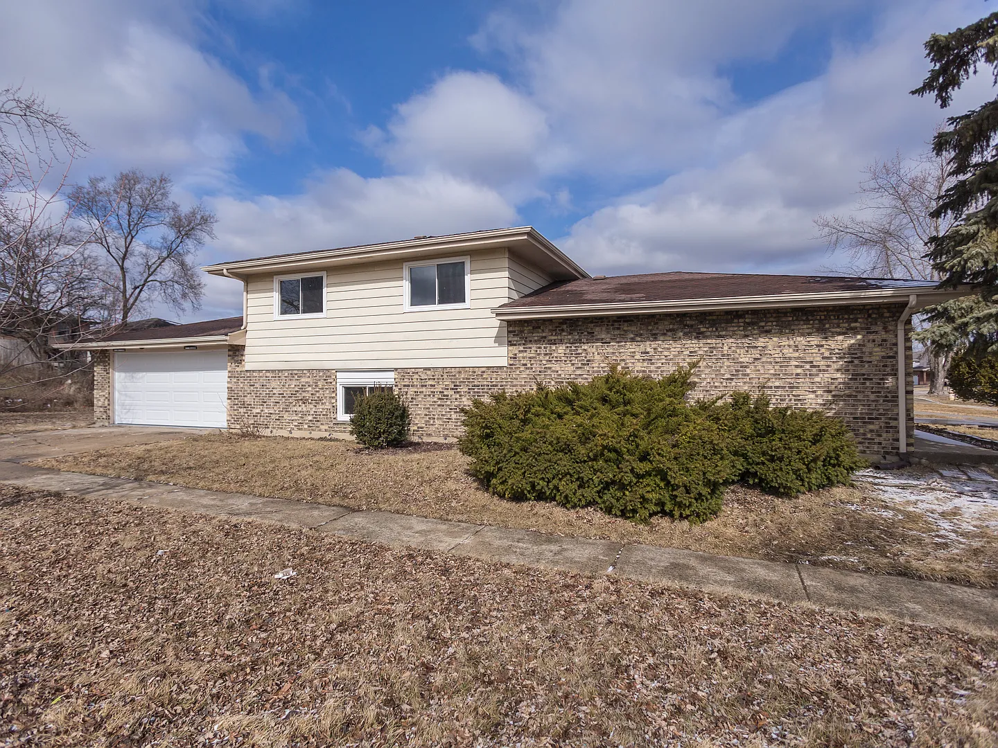 18008 Edwards Ave photo 1