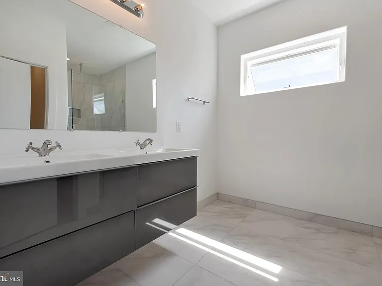 1335 S Bouvier St — Photo 14