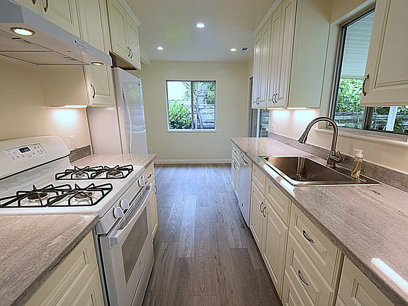 3rd image of 108 Jefferson Dr