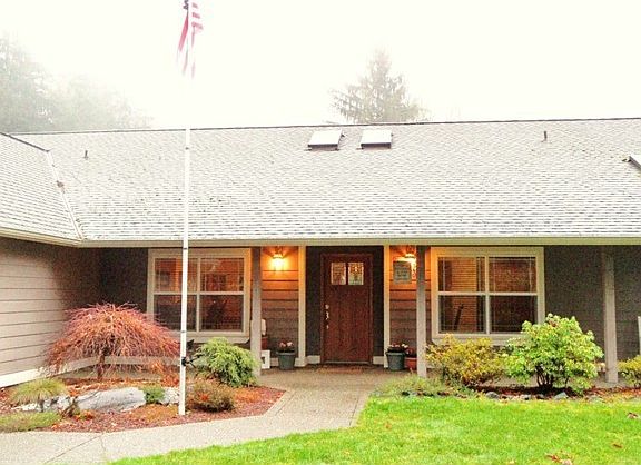 2nd image of 100 NE Yaeger Crest Dr