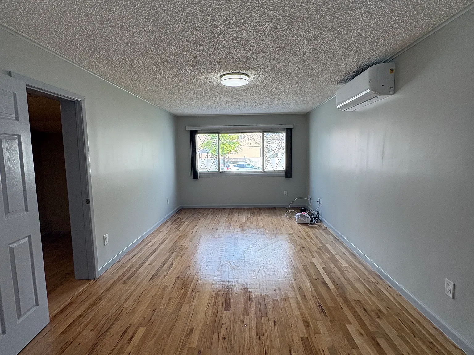 3 bed, 1326 sqft, $3,400 — Photo 3