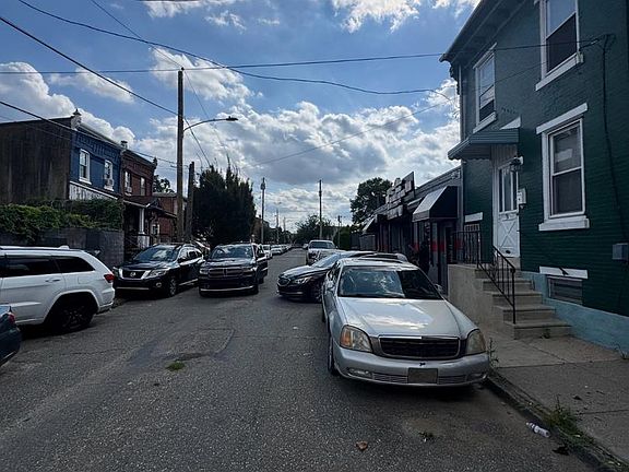 2nd image of 4656 Lesher St