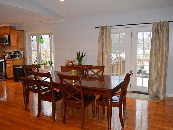 4th image of 245 Brooktree Dr