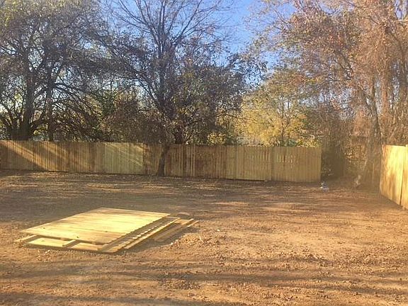 4th image of 604 Stafford Dr