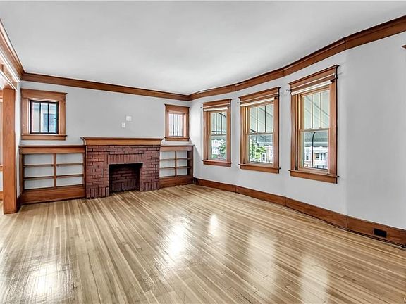 4th image of 744 Tacoma Ave