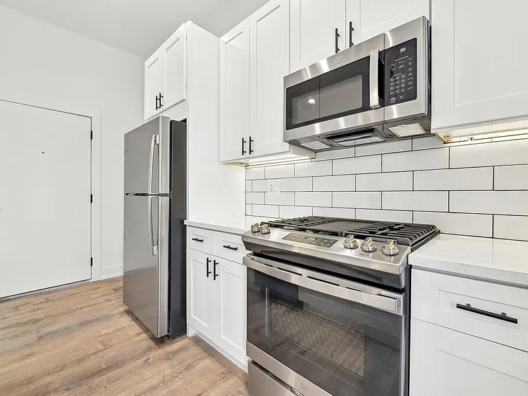 2203 N Hamilton Ave #302 — Photo 3