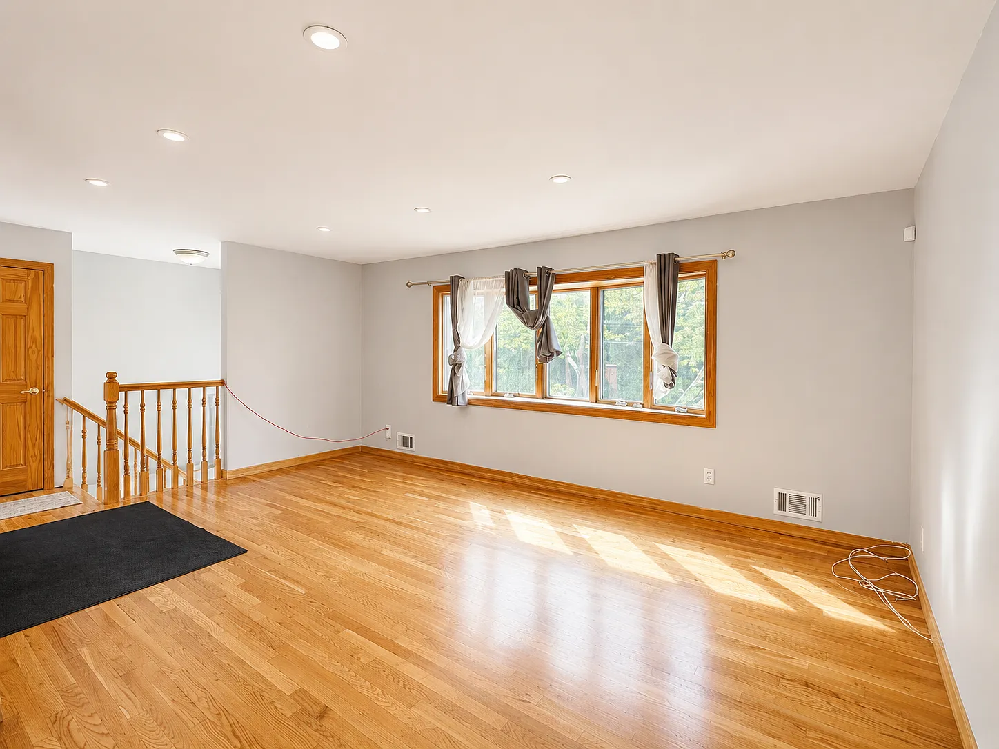 3 bed, 1200 sqft, $3,200 — Photo 3
