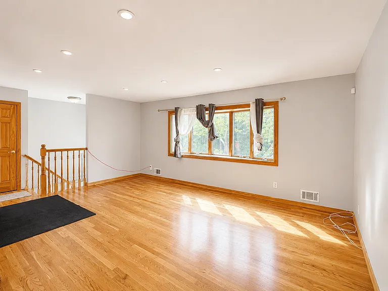 3646 Amboy Rd — Photo 3