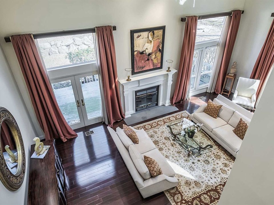 1st image of 18 Tiffany Cir