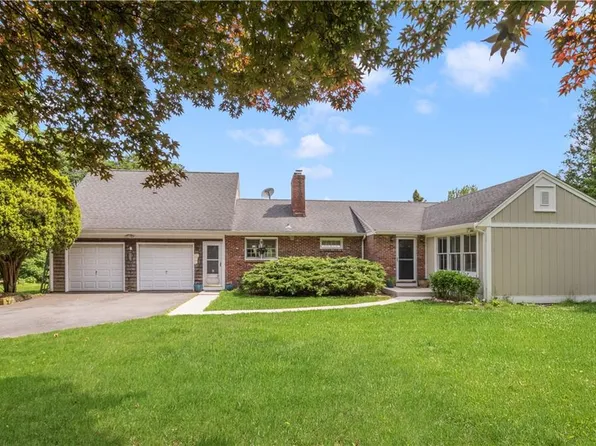 634 Black Point Ln, Portsmouth, RI 02871