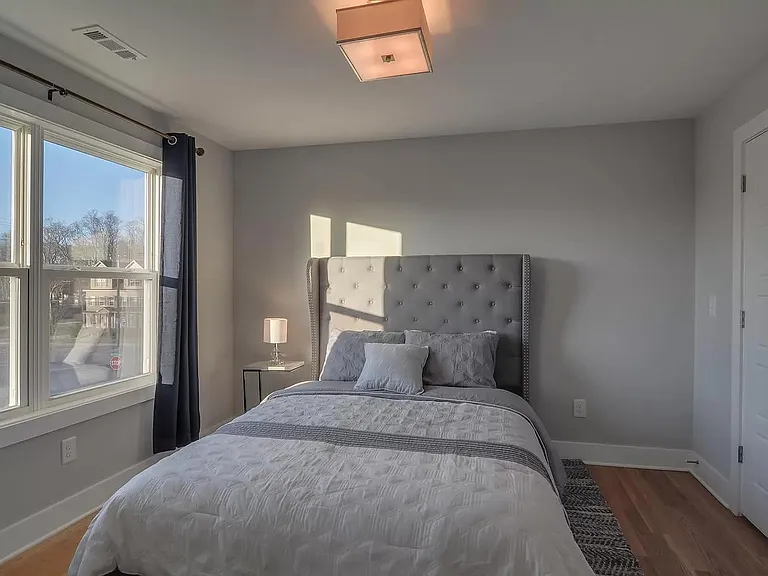 1411B Arthur Ave — Photo 16