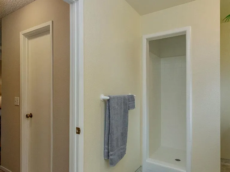 10521 N Minnewawa Ave — Photo 21
