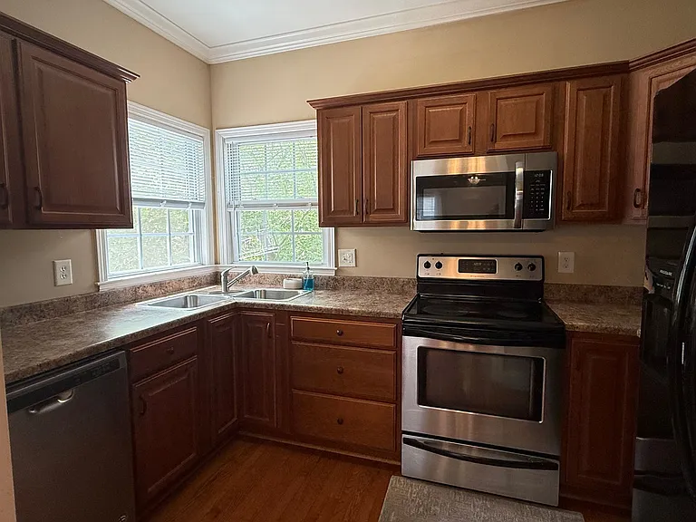 10 Charleston Ct — Photo 9