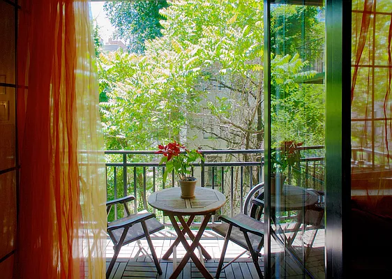 Rented by R New York | media 86