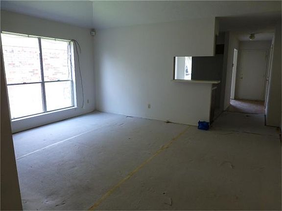 Living area w/kitchen breakfast bar